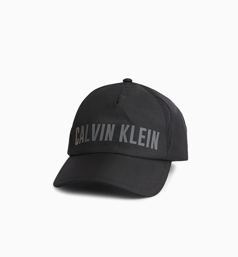 Женская кепка с логотипом от Сalvin Klein